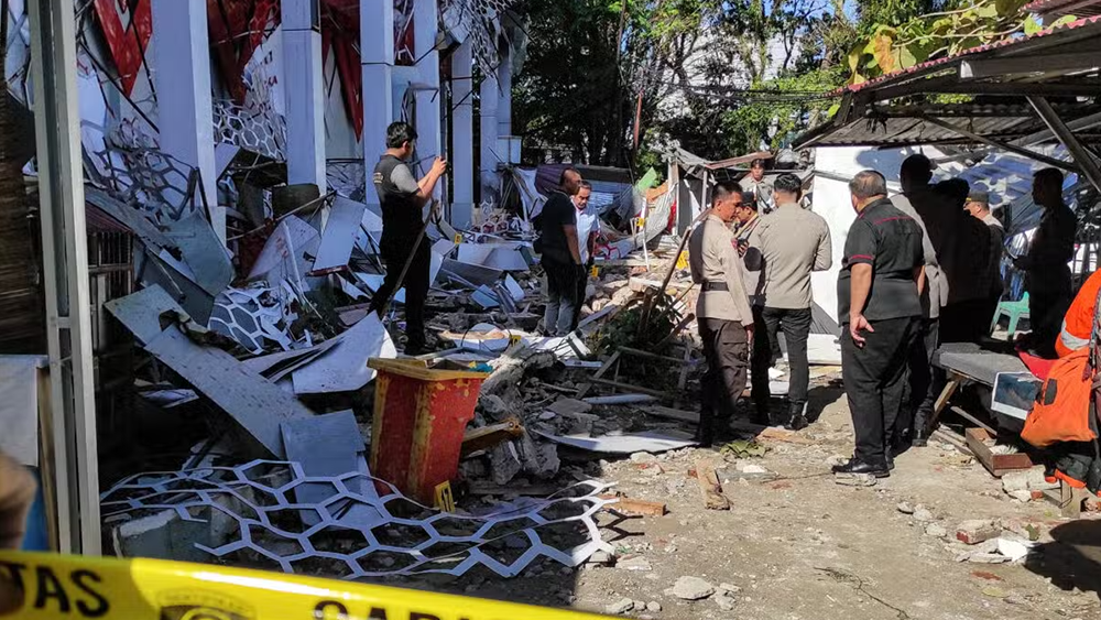 7.4-magnitude quake off Indonesia kills one, tsunami warning lifted